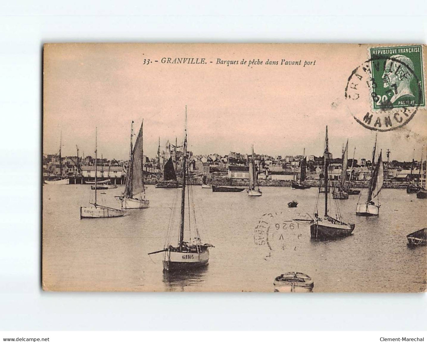 GRANVILLE : Barques De Pêche Dans L'avant Port - état - Granville