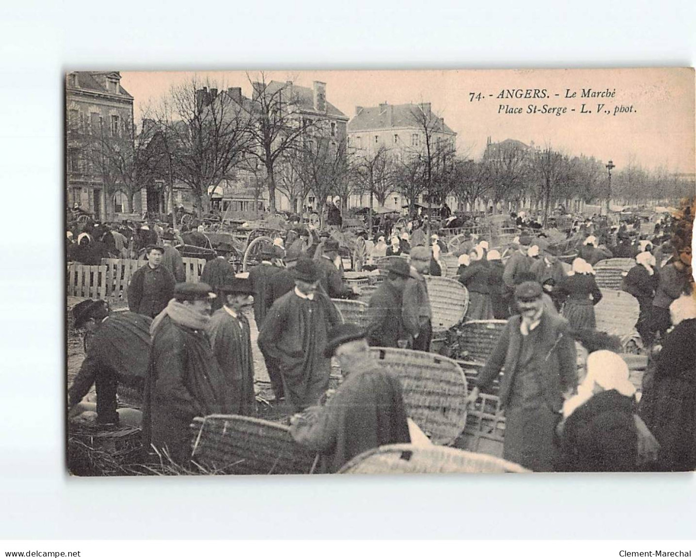 ANGERS : Le Marché, Place Saint-Serge - état - Angers