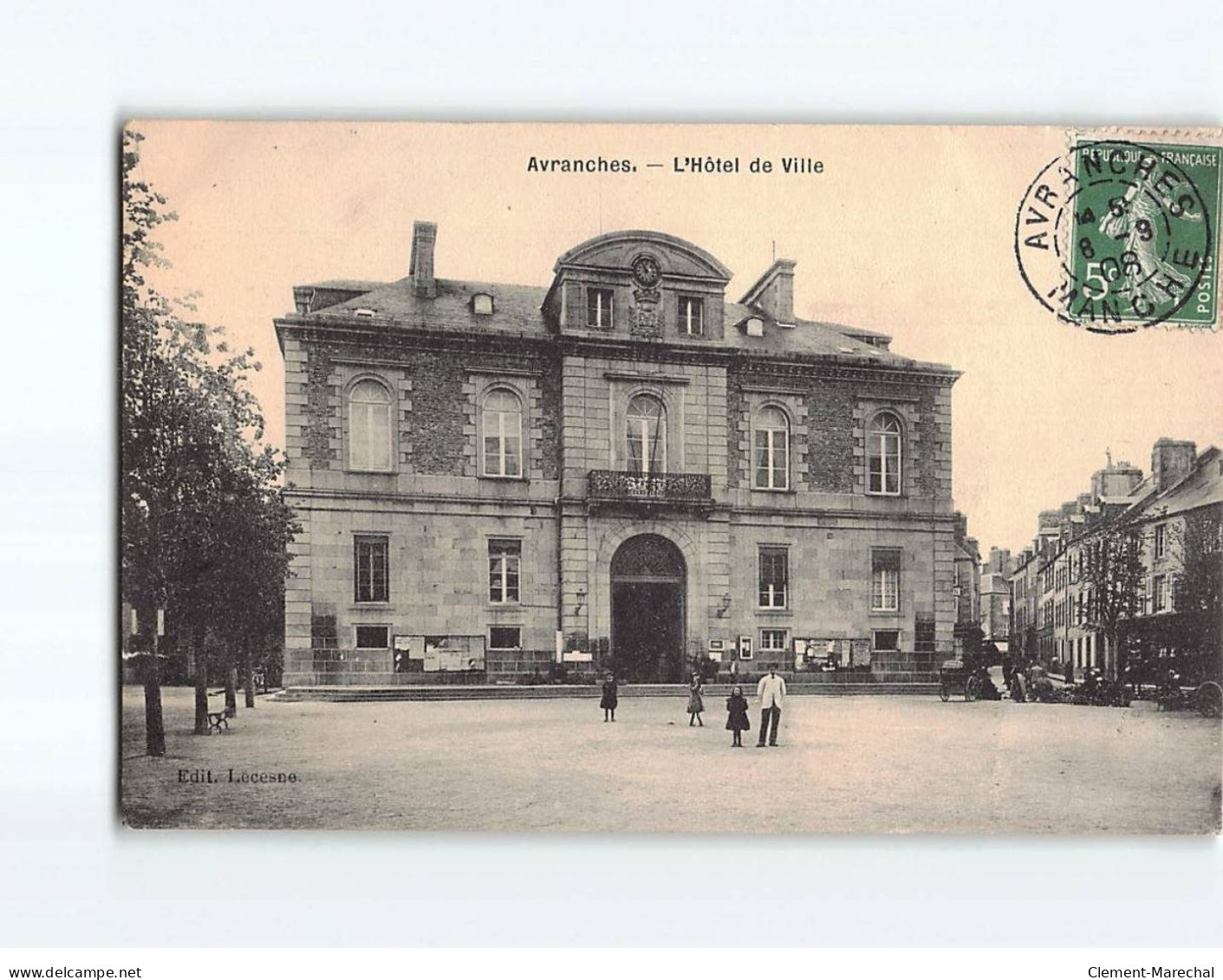 AVRANCHES : L'Hôtel De Ville - état - Avranches