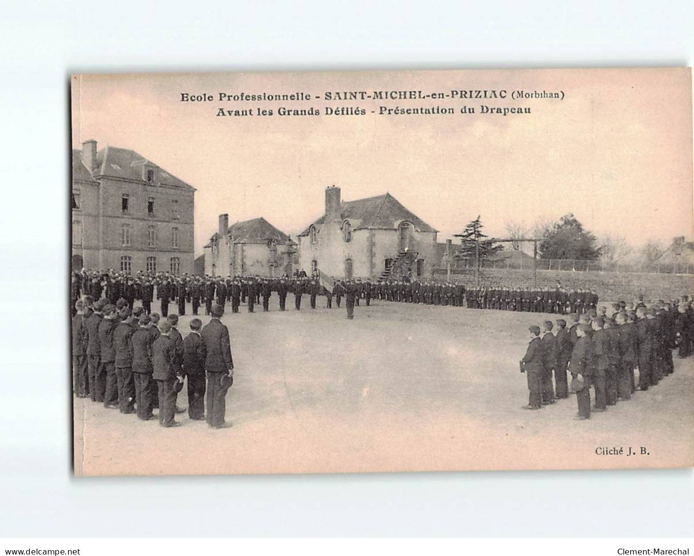 SAINT MICHEL EN PRIZIAC : Ecole Professionnelle, Avant Les Grands Défilés, Présentation Du Drapeau - Très Bon état - Otros & Sin Clasificación