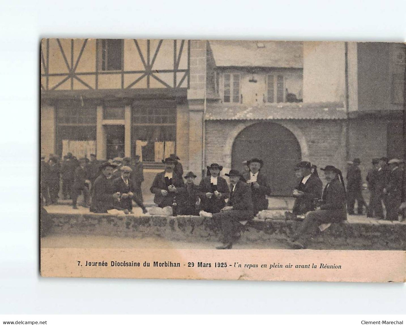 Journée Diocésaine Du Morbihan, 29 Mars 1925, Un Repas En Plein Air Avant La Réunion - Très Bon état - Otros & Sin Clasificación