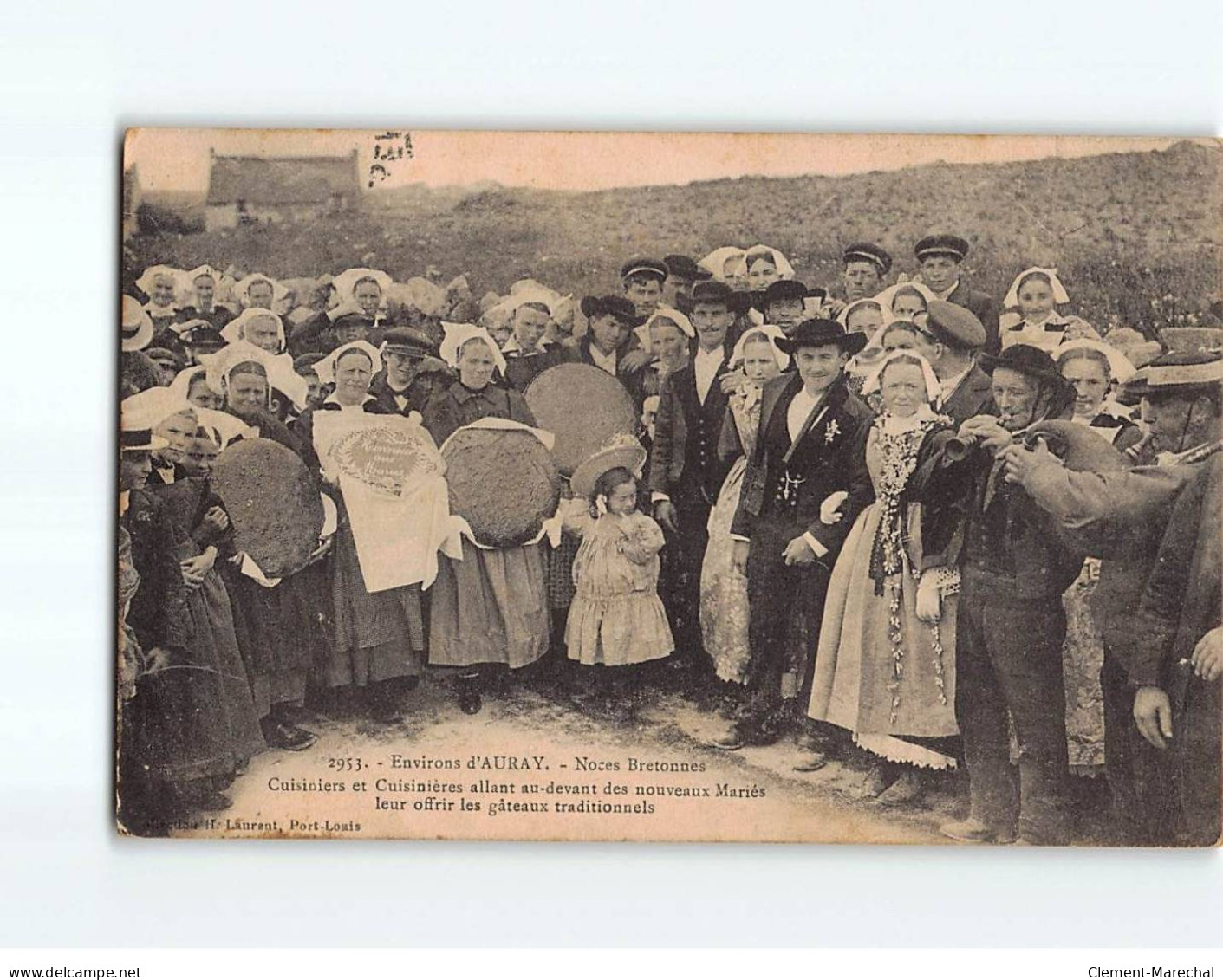 Noces Bretonnes, Cuisiniers Et Cuisinières Allant Au-devant Des Nouveaux Mariés Leurs Offrir Les Gâteaux - Très Bon état - Autres & Non Classés