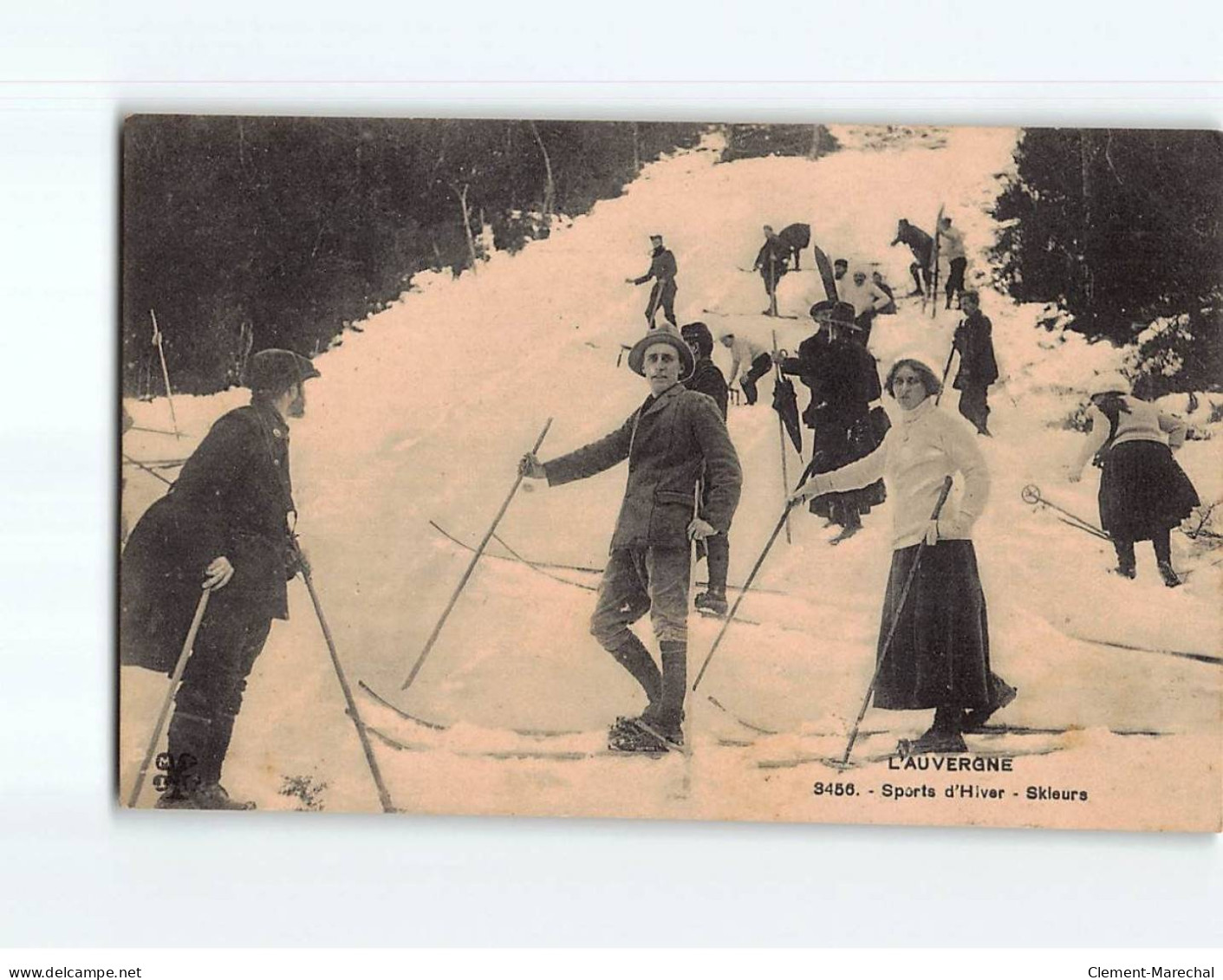 Sports D'hiver, Skieurs En AUVERGNE - Très Bon état - Auvergne Types D'Auvergne