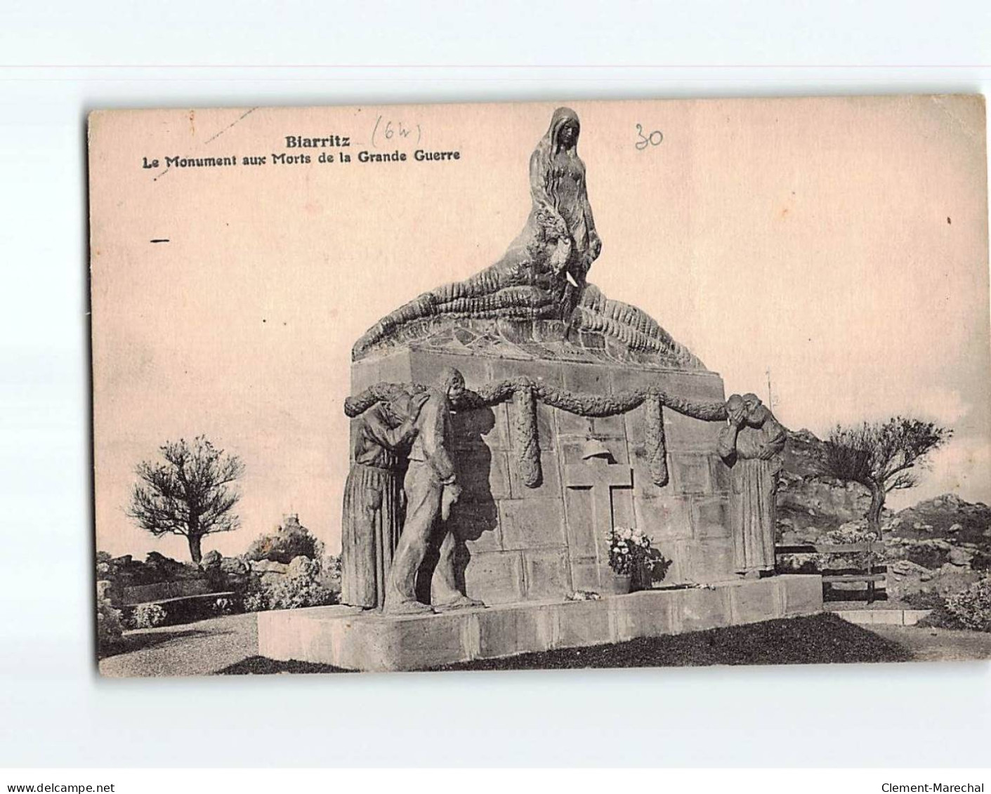 BIARRITZ : Le Monument Aux Morts De La Grande Guerre - état - Biarritz