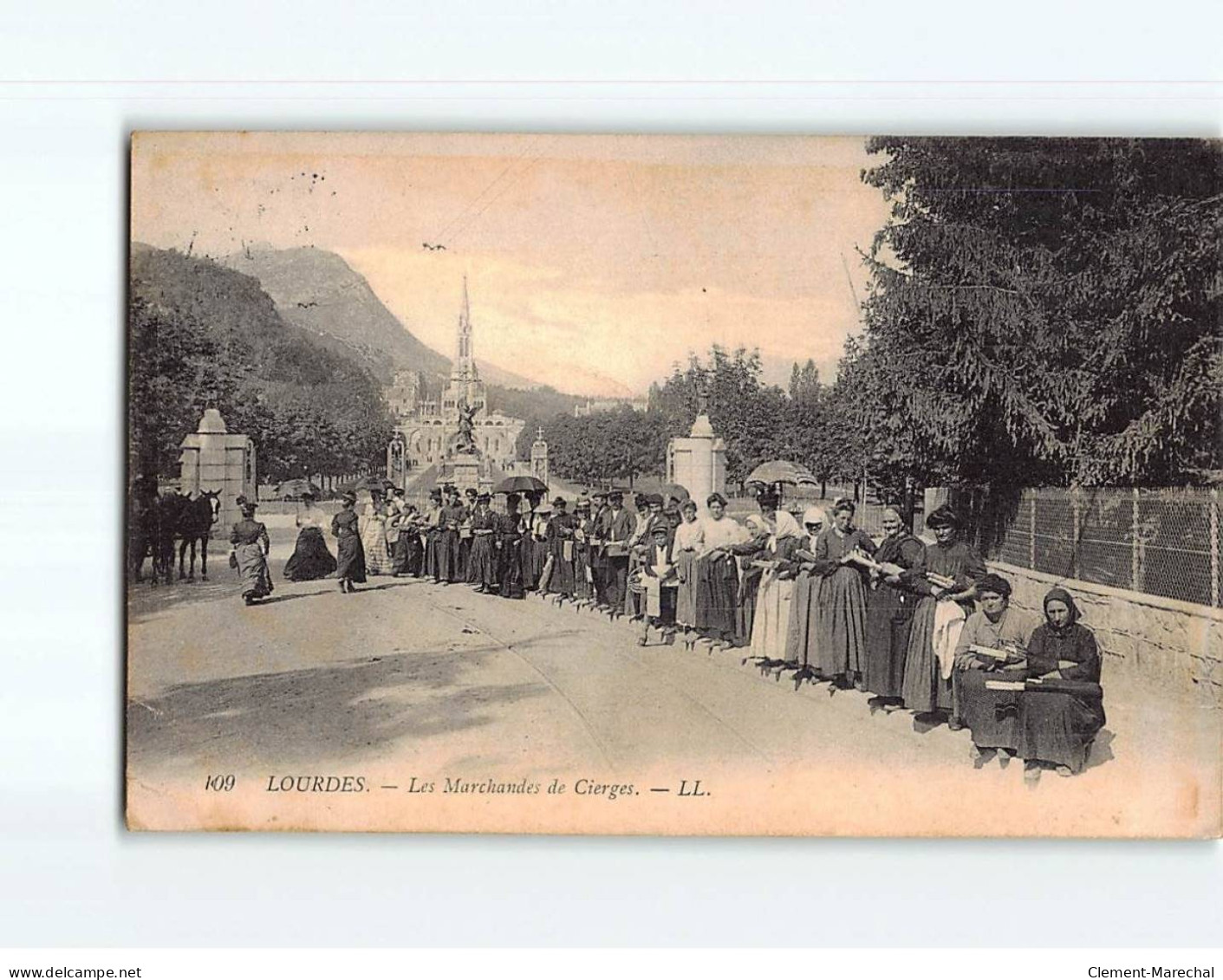 LOURDES : Les Marchandes De Cierges - état - Lourdes