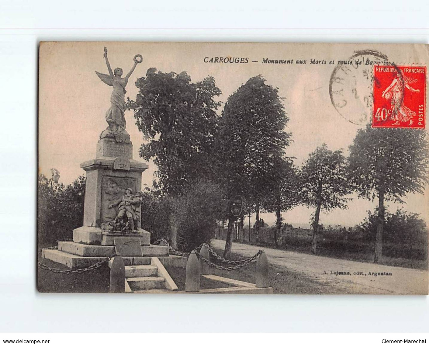 CARROUGES : Monument Aux Morts Et Route De Bagnoles - état - Carrouges
