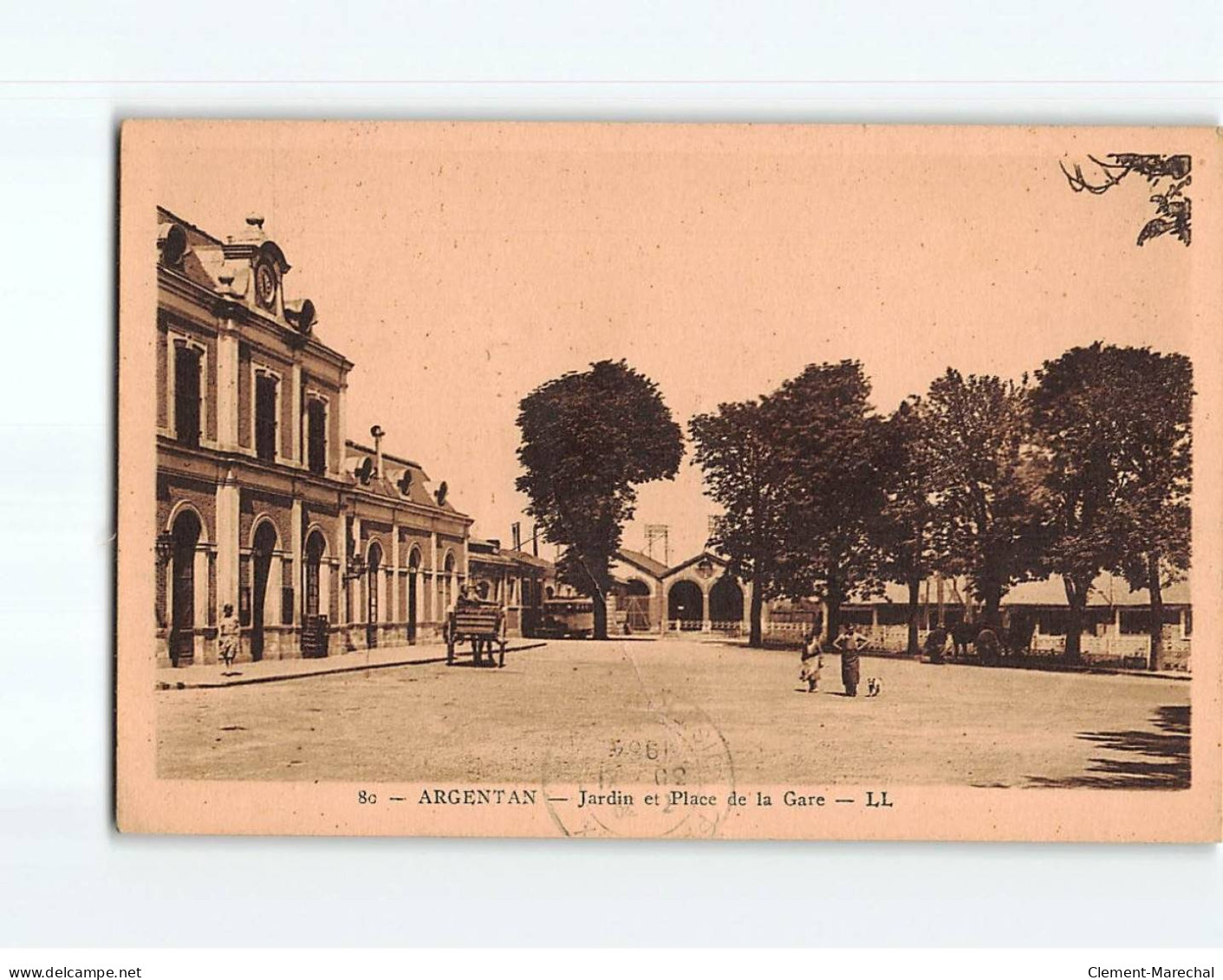 ARGENTAN : Jardin Et Place De La Gare - état - Argentan