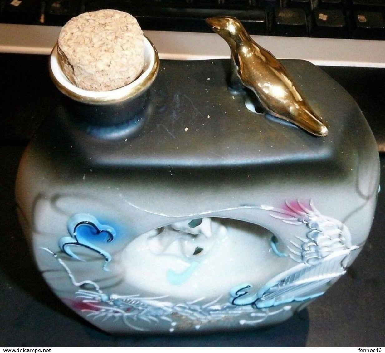 * Bouteille Vide - Porcelaine Asiatique - Décorée D'un Oiseau Et D'un Chat - Art Asiatique