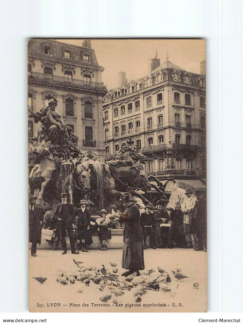 LYON : Place Des Terreaux, Les Pigeons Apprivoisés - état - Other & Unclassified