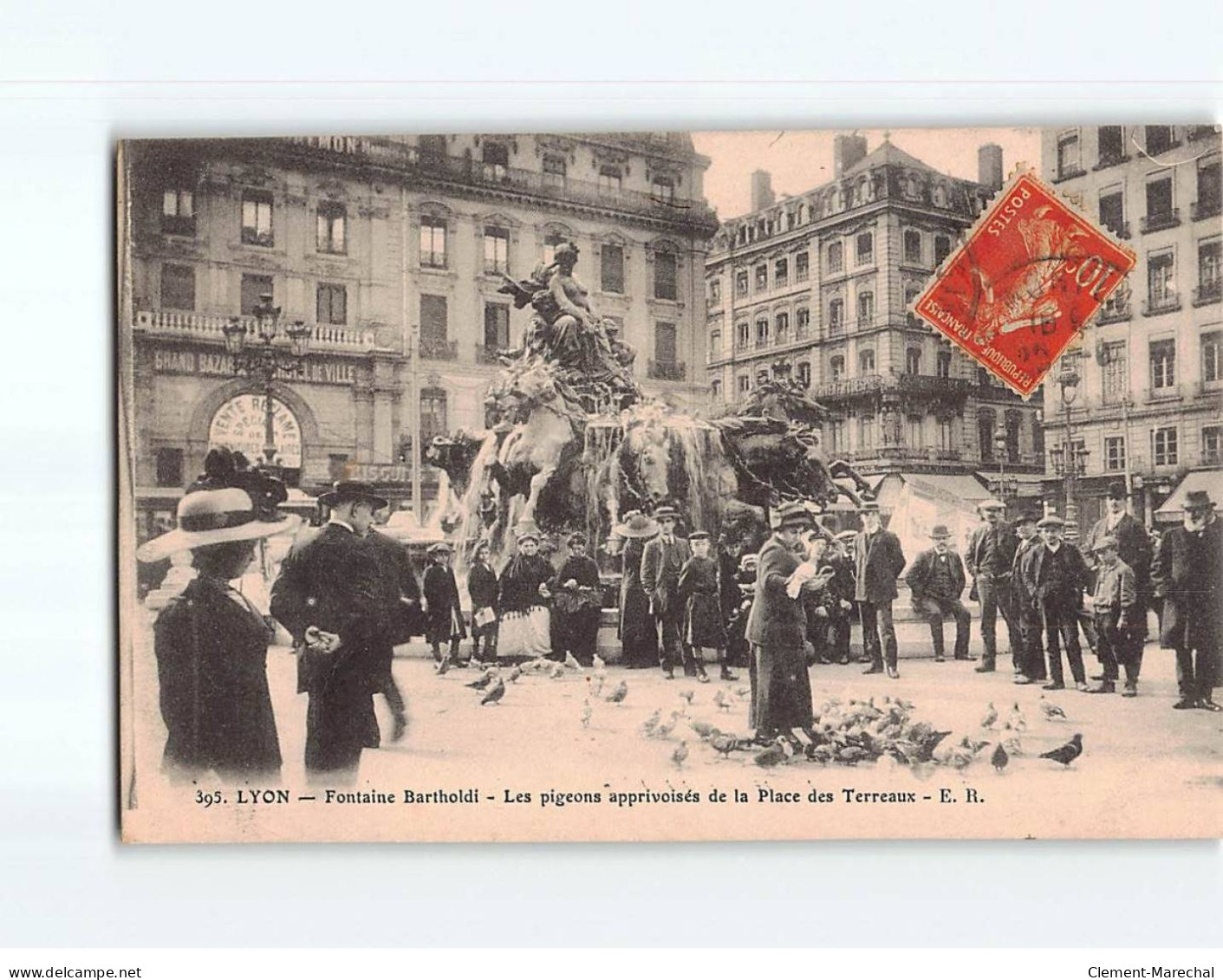 LYON : Fontaine Bartholdi, Les Pigeons Apprivoisés De La Place Des Terreaux - Très Bon état - Other & Unclassified