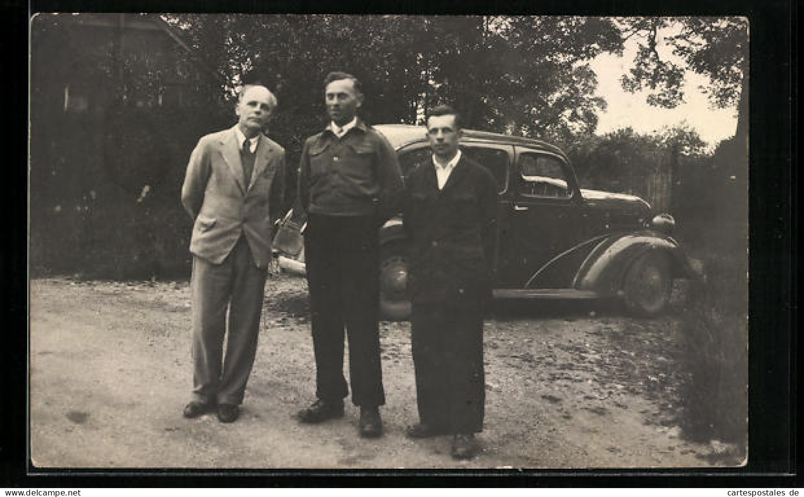 Foto-AK Auto, Drei Männer, Erinnerung An Die Gefangenschaft 1944-1948  - PKW