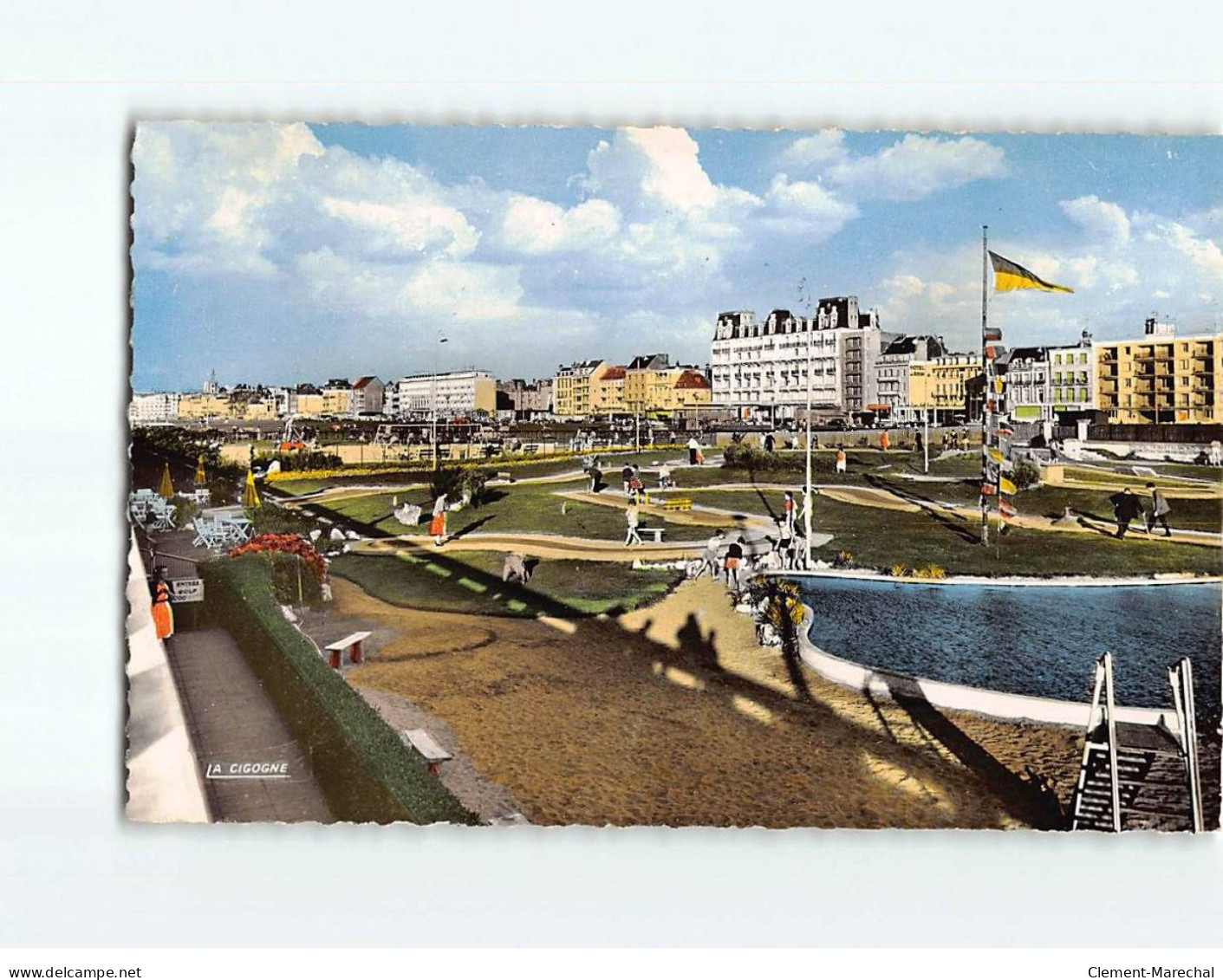 DIEPPE : Les Hôtels Du Bord De Mer Et Le Golf Miniature - Très Bon état - Dieppe