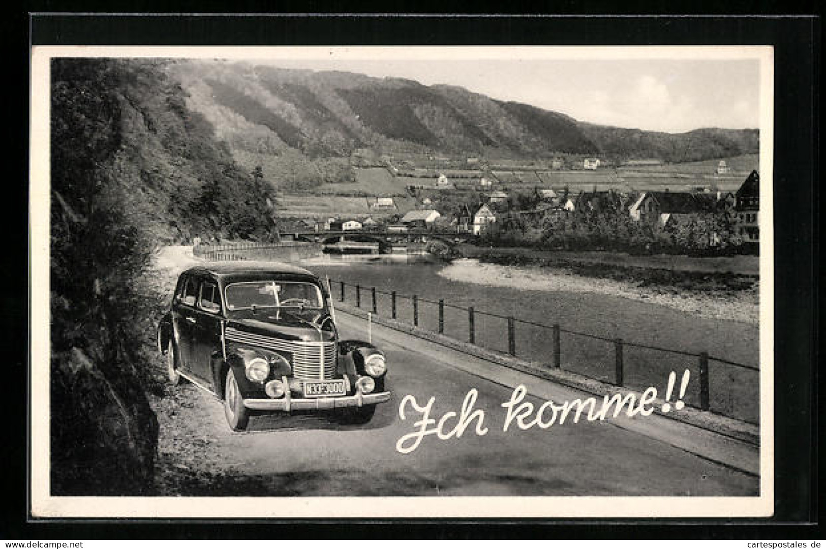 AK Auto Mit Kfz-Kennzeichen N33-3000 In Einem Flusstal  - Voitures De Tourisme