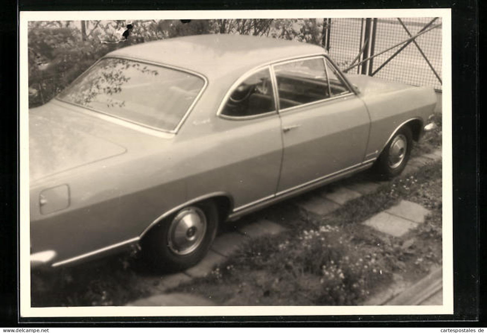 Foto-AK Ford Coupe Auto Auf Einer Garageneinfahrt  - Voitures De Tourisme