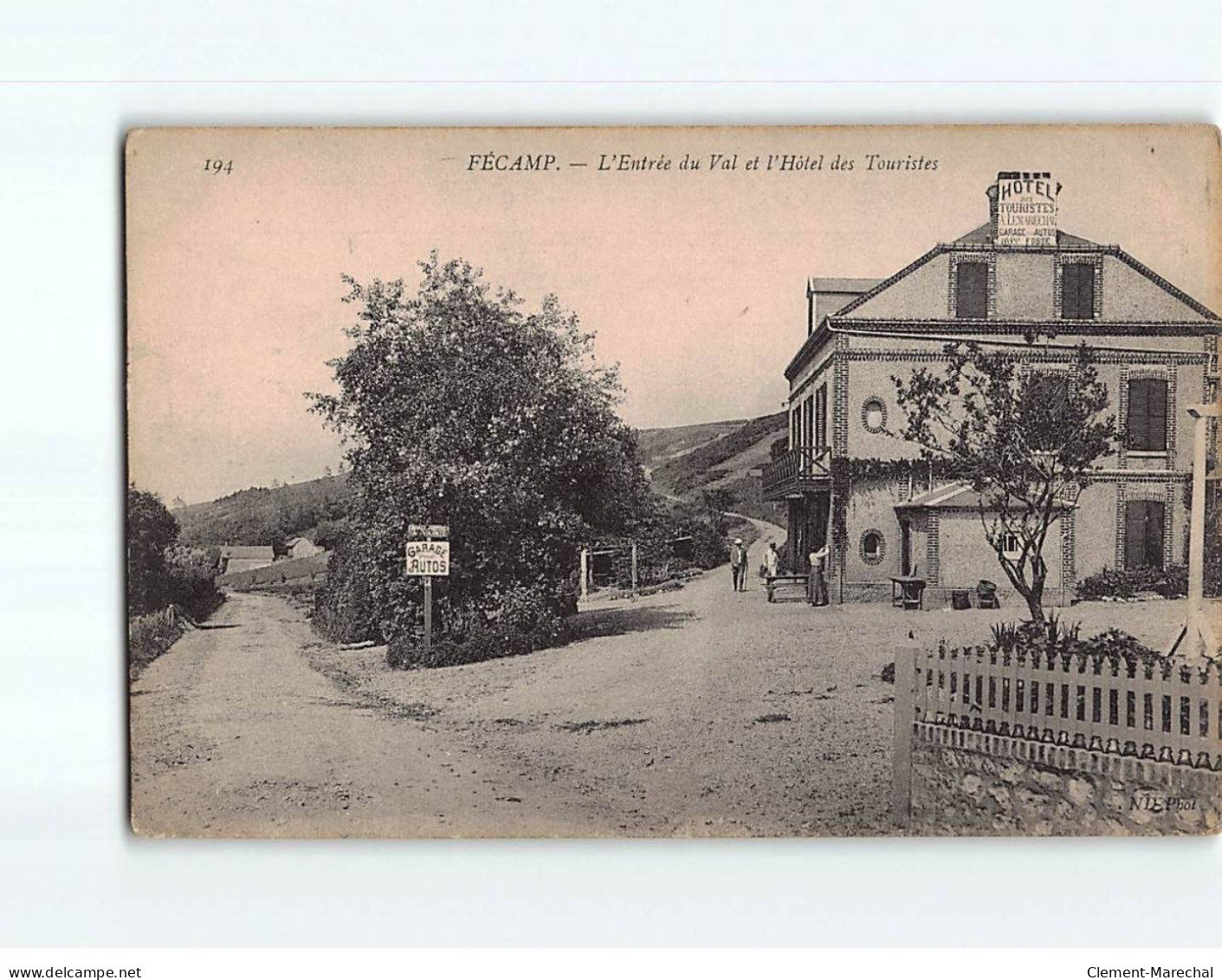 FECAMP : L'Entrée Du Val Et L'Hôtel Des Touristes - état - Fécamp