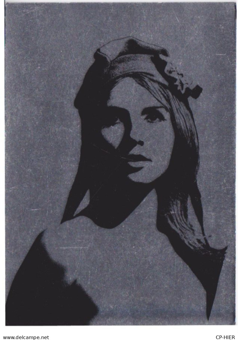 CPM - REPRESENTATION DE LA MARIANNE D'AUJOURD'HUI - CARTE BRILLANTE MIROIR TIREE SUR  PAPIER ALUMINIUM - Briefmarken (Abbildungen)