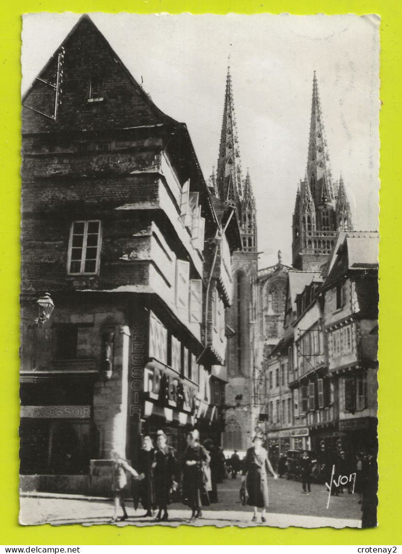 29 QUIMPER Rue Kéréon Et La Cathédrale Rue Animée DRESSOIR Auto Citroën Ancienne En 1951 - Quimper