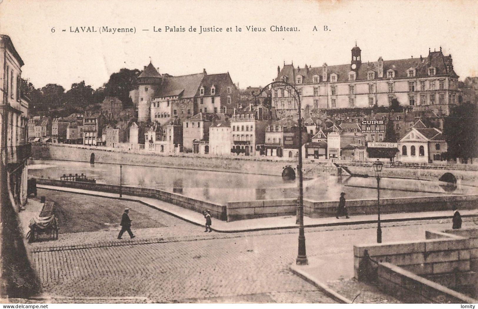 53 Laval Le Palais De Justice Et Le Vieux Chateau CPA - Laval