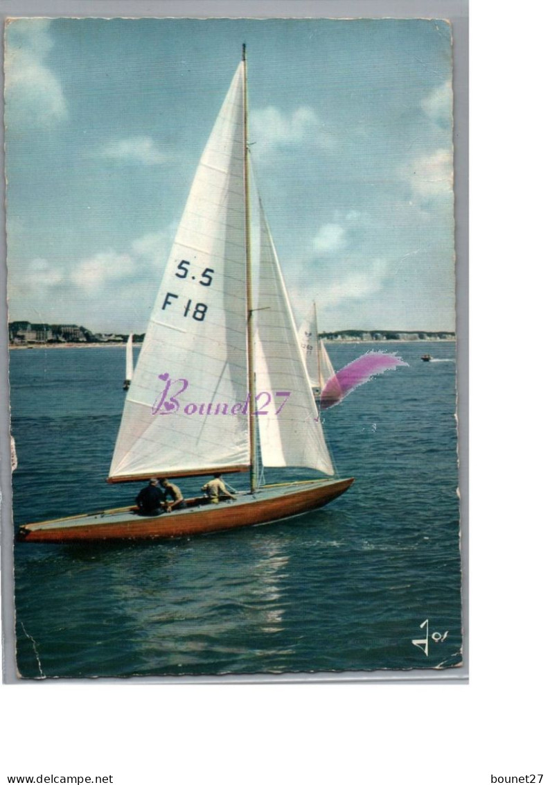 BRETAGNE - Départ D'un Yacht Partant Vers Le Large Bateau Voilier 1966 - Bretagne