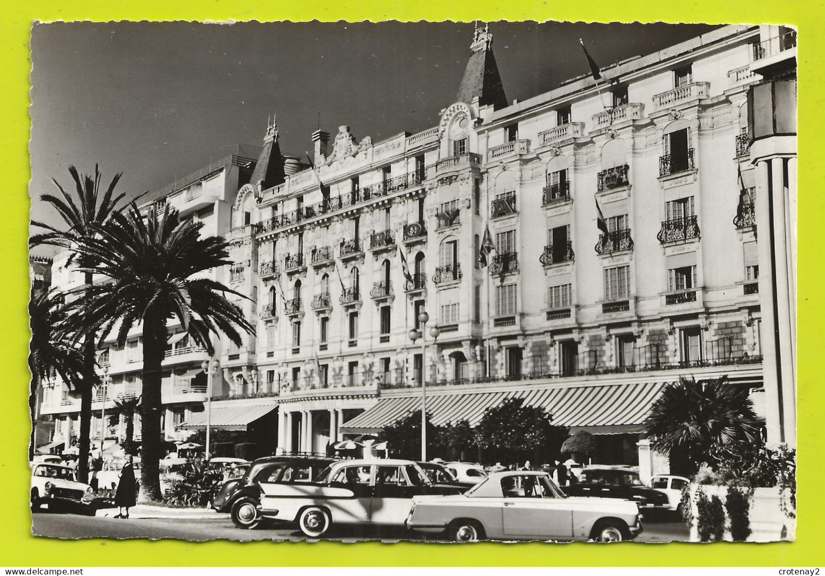 06 NICE N°184 HÔTEL ROYAL Et Promenade Des Anglais En 1967 Voitures Simca Chambord Citroën Traction Triumph - Cafés, Hôtels, Restaurants