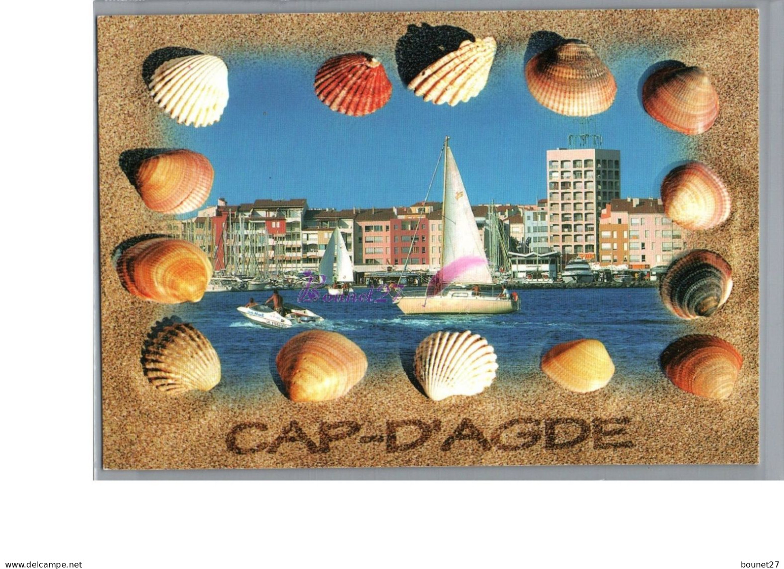 CAP D'AGDE 34 - Vue Générale Sur La Ville Bateau Voilier Entouré De Sable Coquillage - Agde