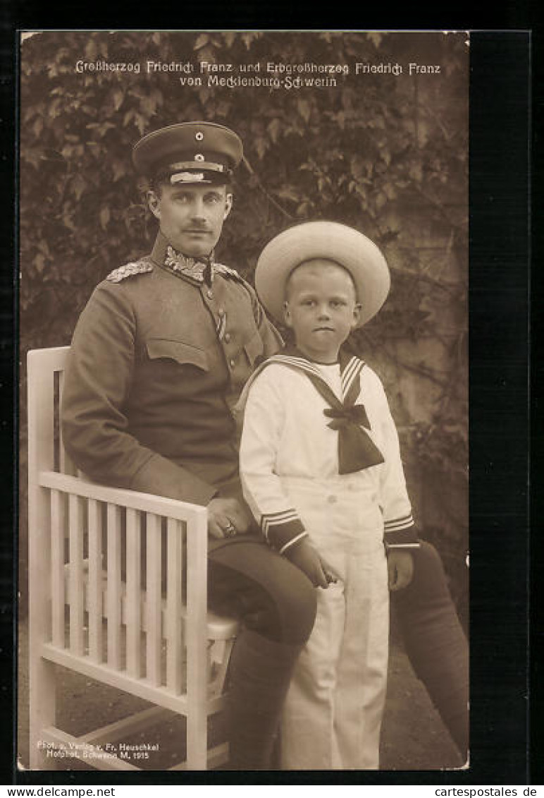 AK Grossherzog Friedrich Franz Und Erbgrossherzog Friedrich Franz In Uniform Und Matrosenanzug  - Familias Reales