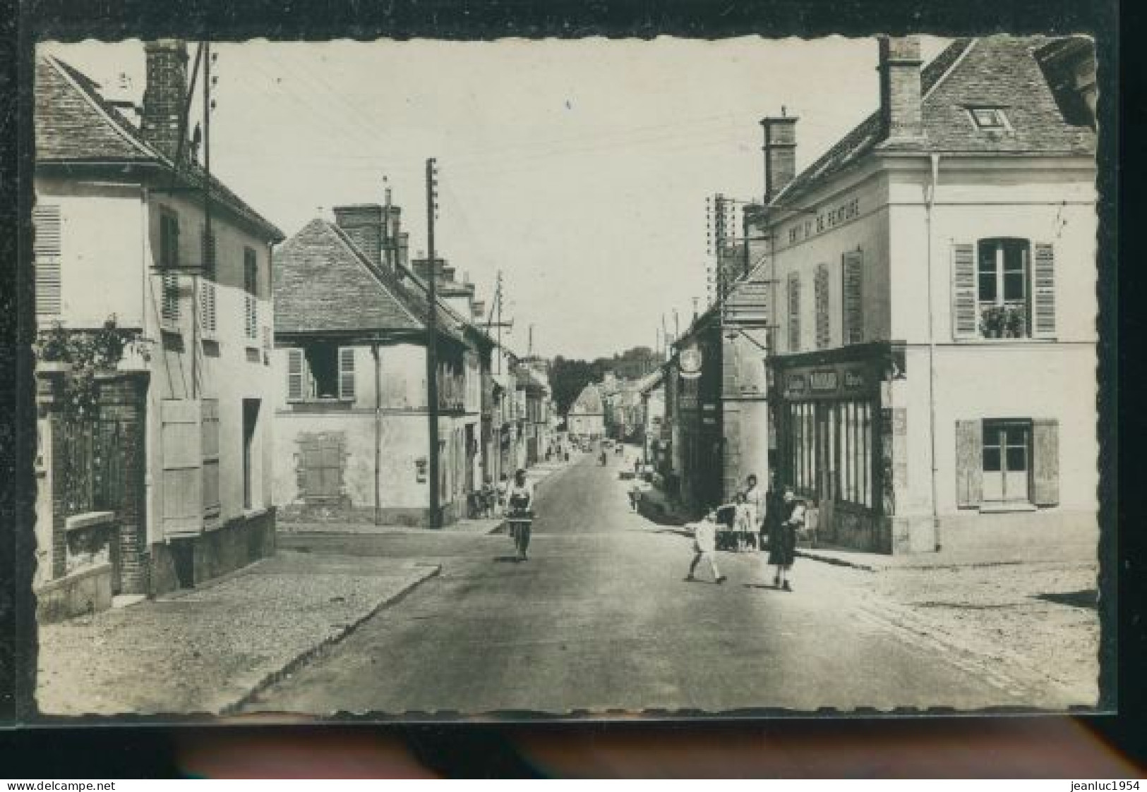 ANET RUE DIANE DE POITIERS         ( MES PHOTOS NE SONT PAS JAUNES ) - Anet