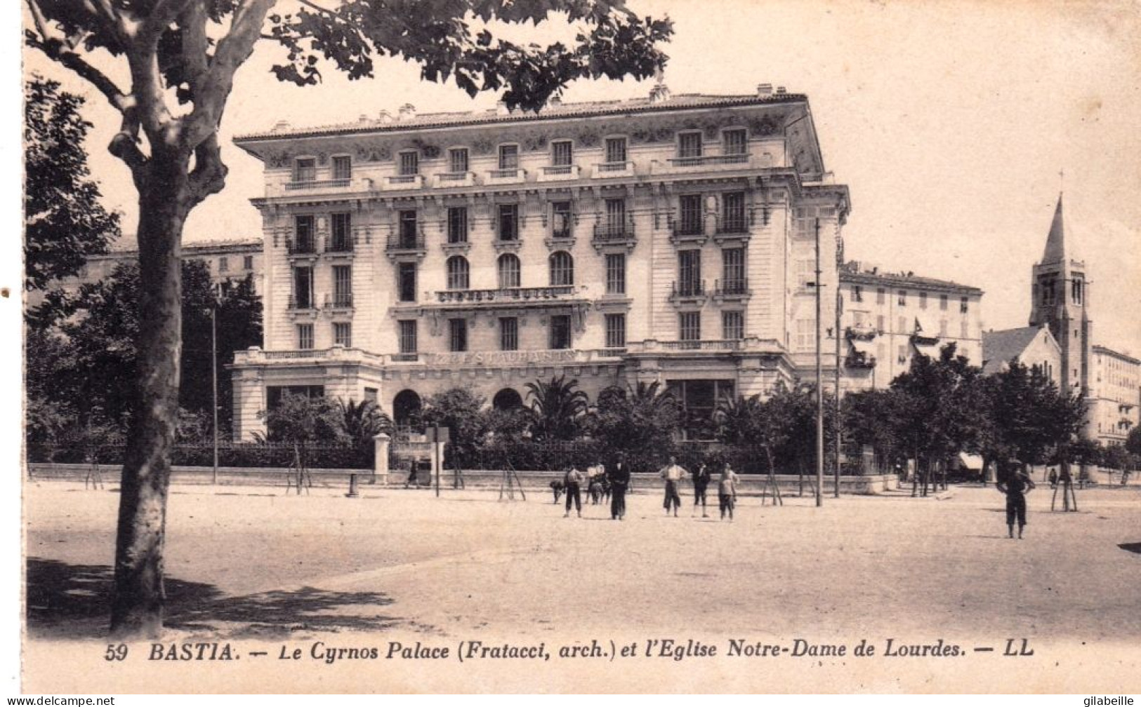 20  - Corse -  BASTIA -   Le Cyrnos Palace Et L église Notre Dame De Lourdes - Bastia