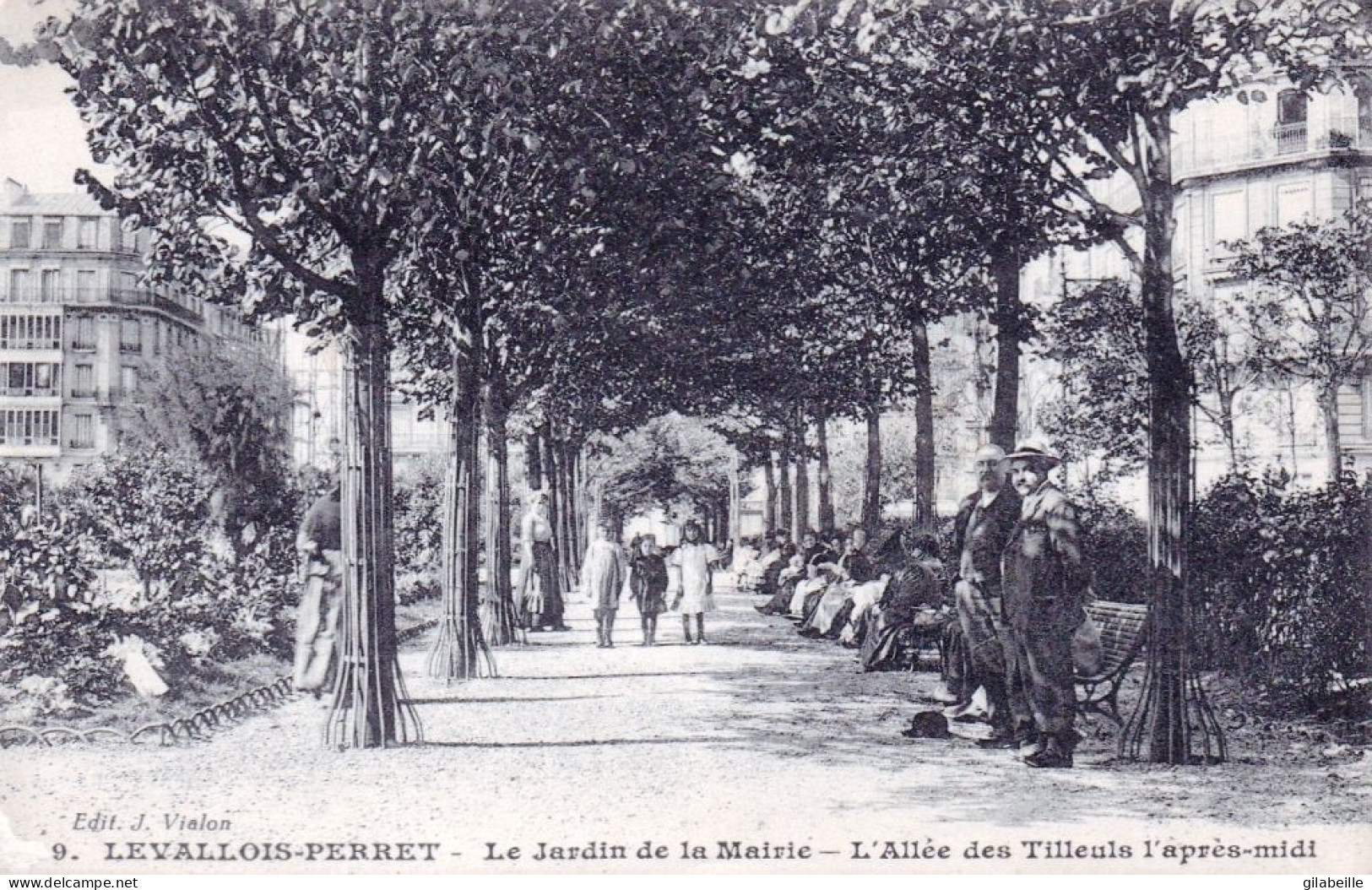 92 - Hauts De Seine - LEVALLOIS - PERRET Le Jardin De La Mairie - L'Allée Des Tilleuls L'après-midi - Levallois Perret