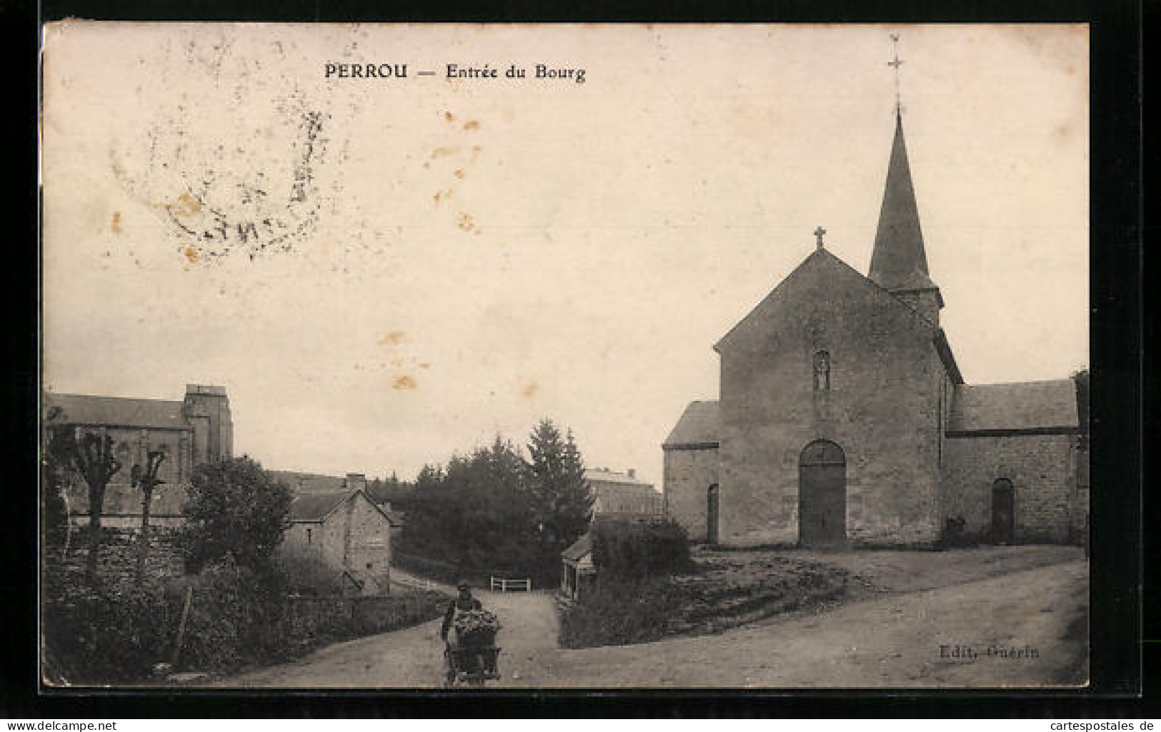 CPA Perrou, Entree Du Bourg  - Autres & Non Classés