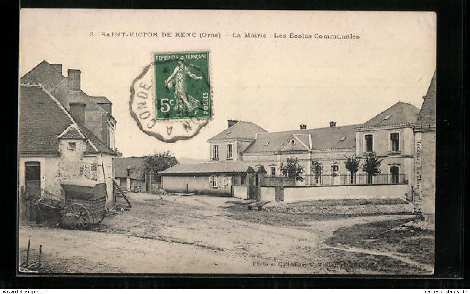 CPA Saint-Victor De Réno, La Mairie, Les Ecoles Communales  - Autres & Non Classés