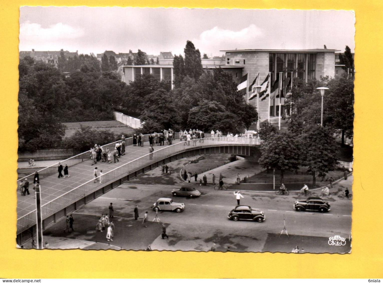 DUSSELDOF Duesseldorf - Die Rheinpark Brucke (Aluminium ) Dahinter Die Europa Halle - Auto Cars Voitures ( 21643 ) - Duesseldorf