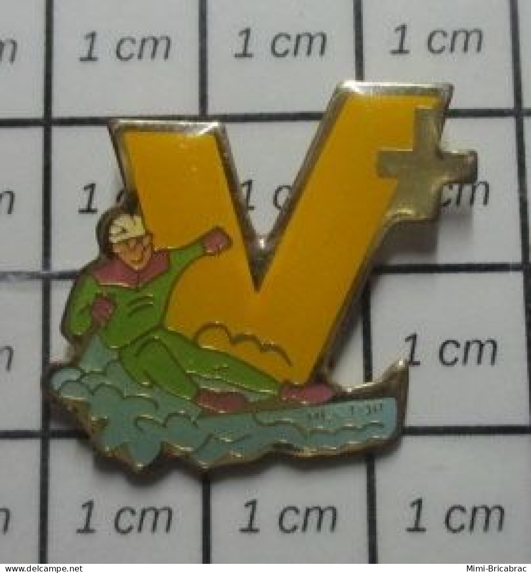 912B Pin's Pins / Beau Et Rare / SPORTS / SKI SKIEUR V+ HECTOR ? - Sports D'hiver