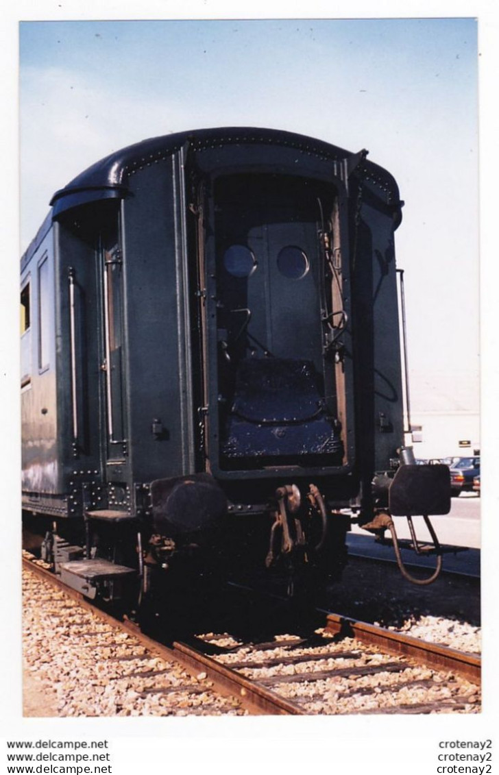 PHOTO TRAINS Wagon Ou Voiture Voyageurs SNCF En Bout Non Datée - Eisenbahnen