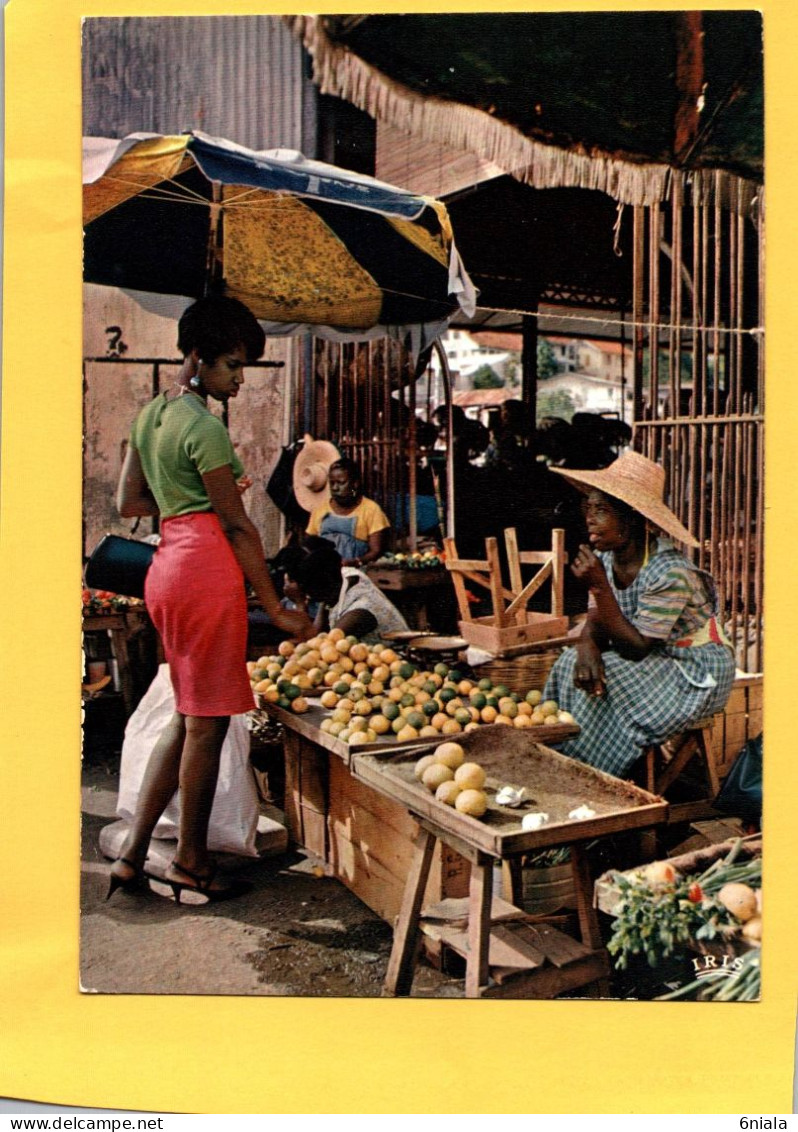 ANTILLES RADIEUSES Marchande De Fruits   ( 21645 ) - Autres & Non Classés