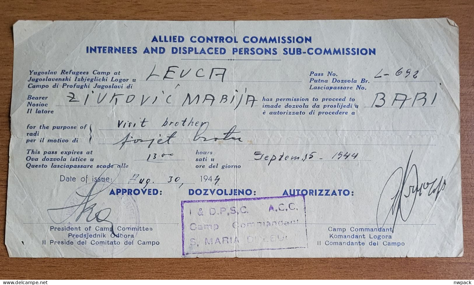 Document Yugoslav Refugees Camp, Pass No. L- 692 To BARI 1944. From Leuca, Camp Commandant S. Maria De Leuca - Historische Dokumente