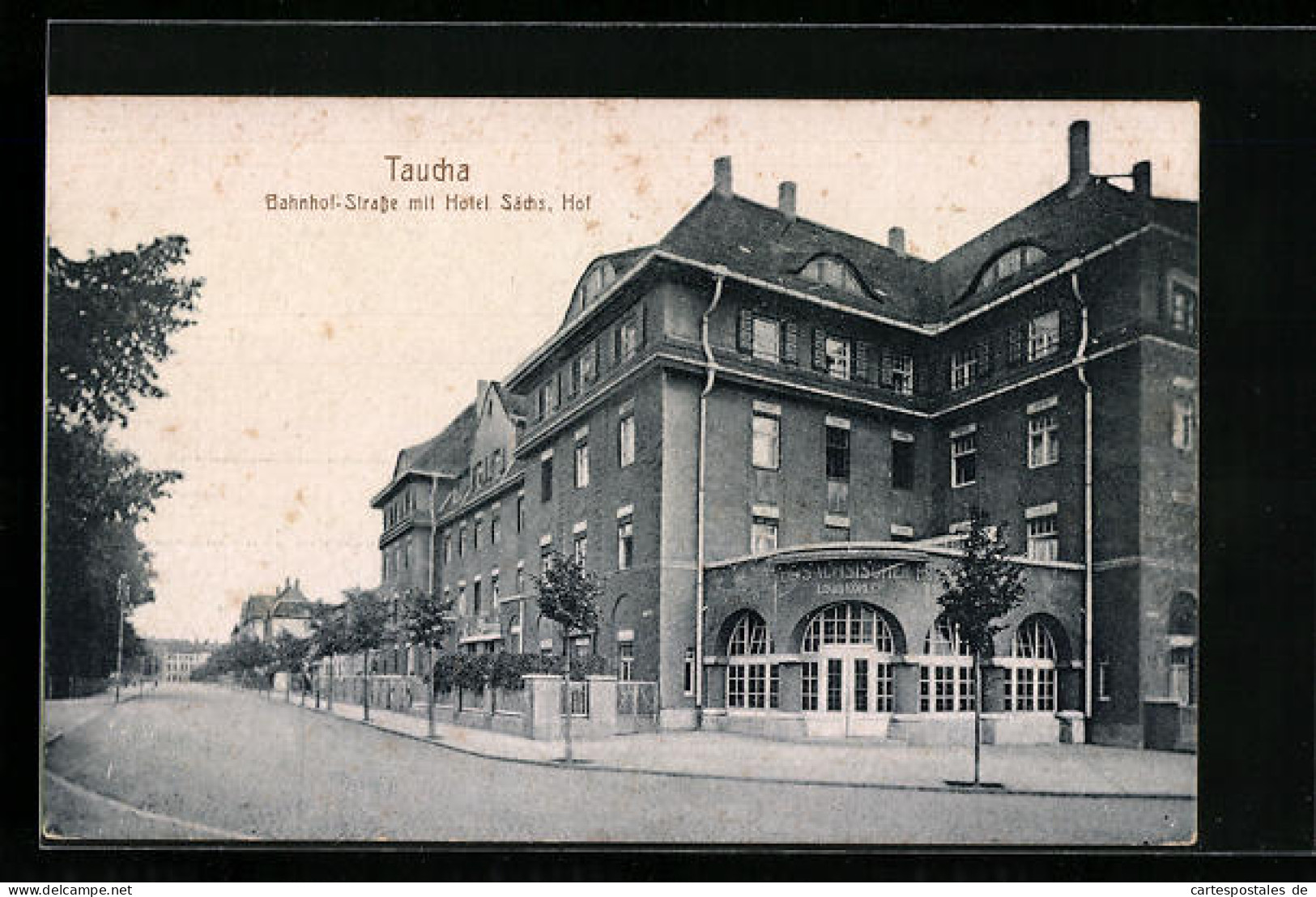 AK Taucha, Bahnhof-Strasse Mit Hotel Sächs. Hof  - Taucha