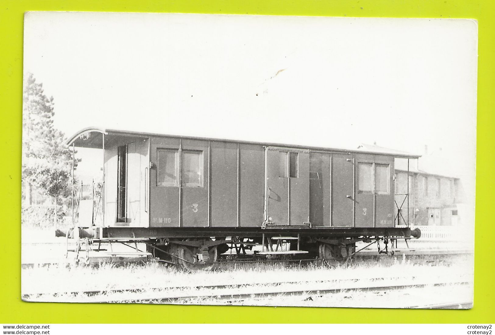 02 MONTCORNET PHOTO TRAINS Wagon Fourgon Voyageurs De 3ème Classe Passerelles En Bout En 1955 VOIR DOS - Eisenbahnen