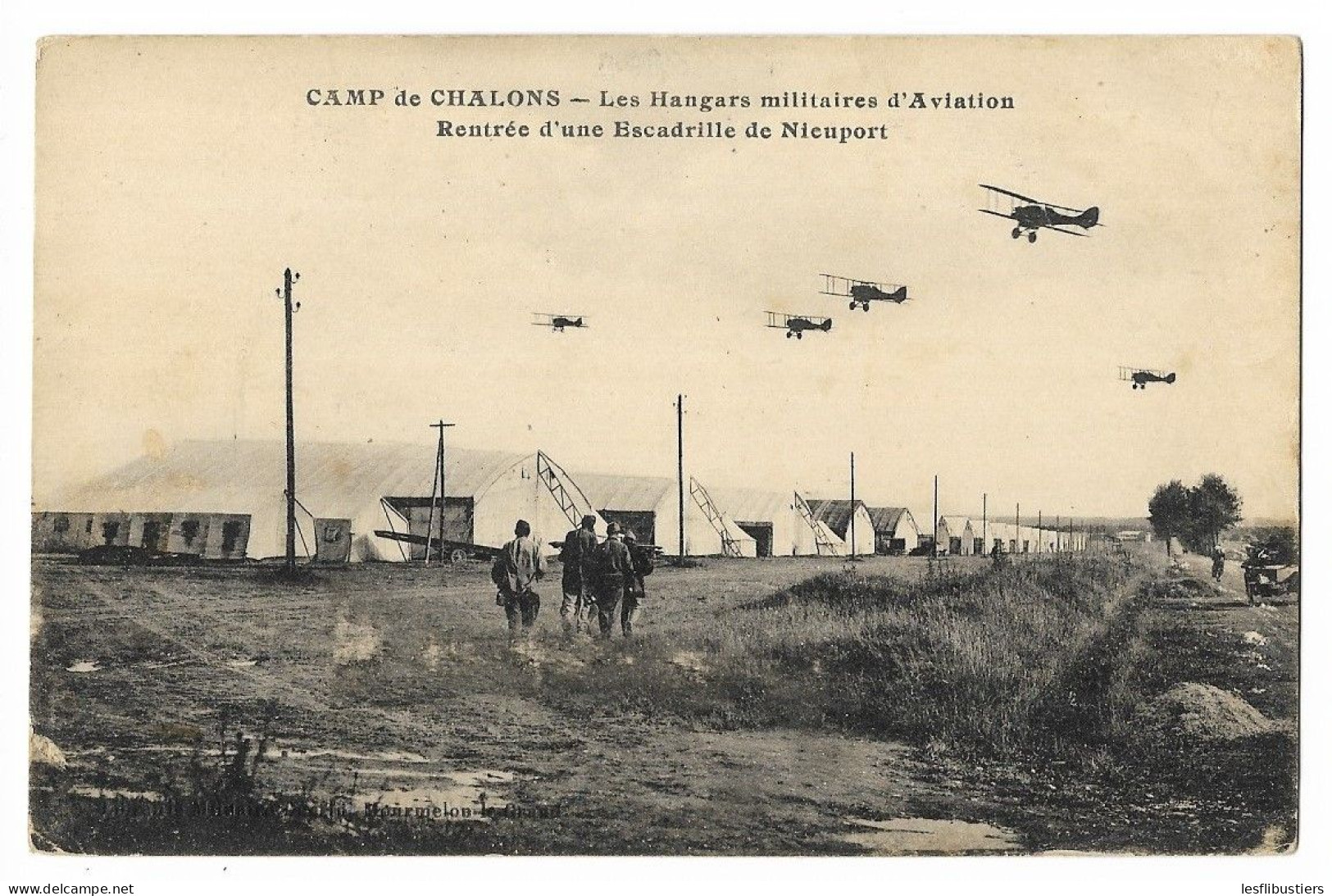 CPA 51 CAMP DE CHALONS Les Hangars Militaires D' Aviation - Rentrée D' Une Escadrille De Nieuport - Camp De Châlons - Mourmelon