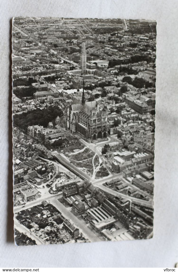 N753, Cpsm 1957, Amiens, Vue Panoramique, La Cathédrale Et La Tour Perret, Somme 80 - Amiens