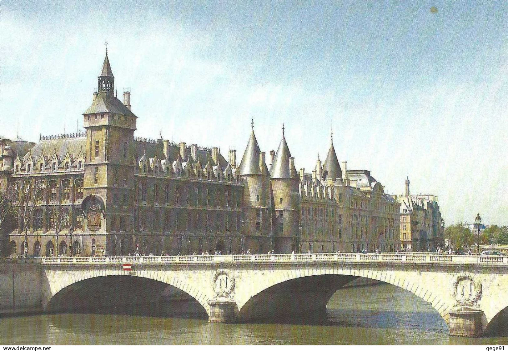 Paris - La Conciergerie - Pont Saint Michel - Castles