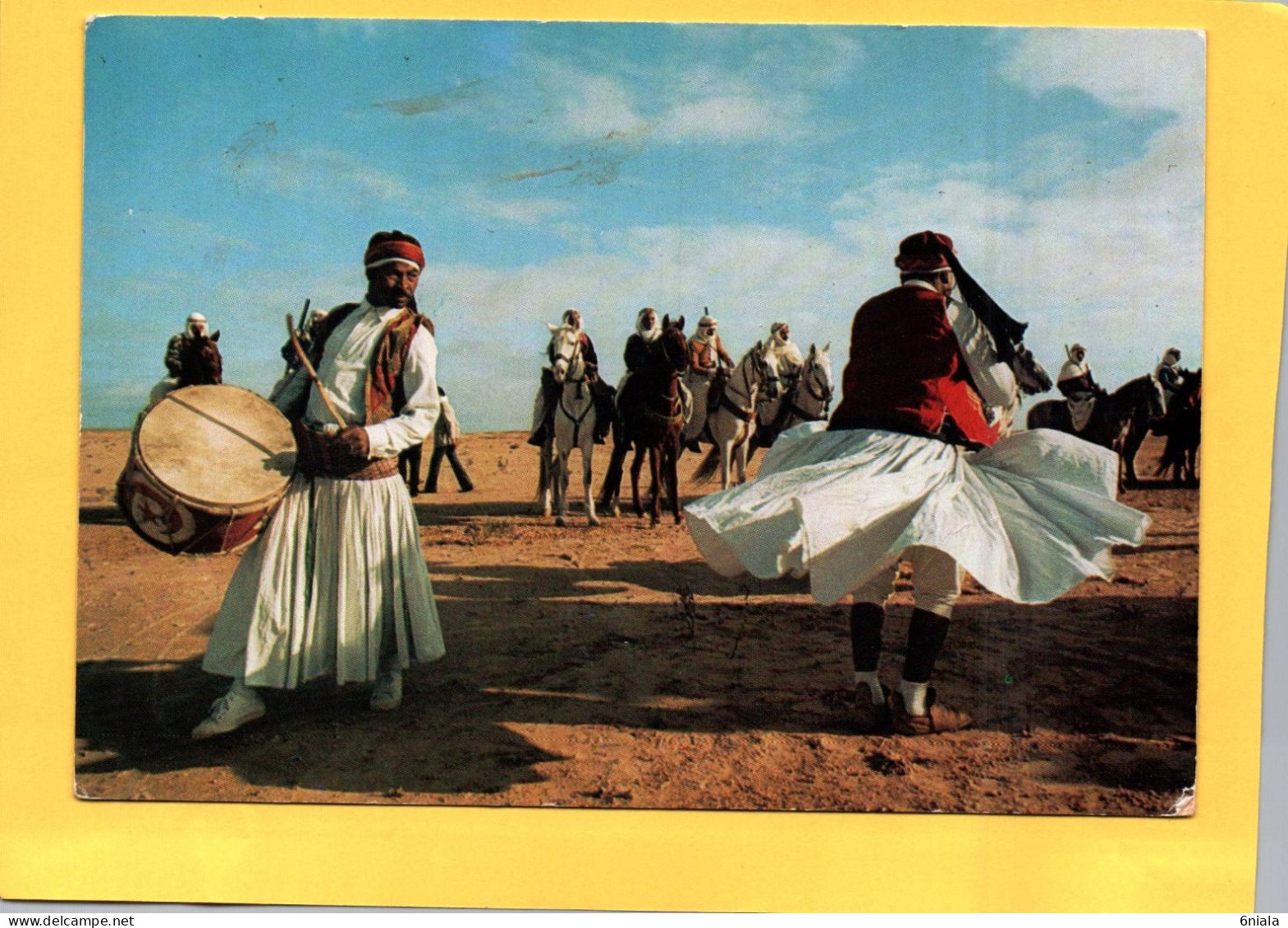 Sud Tunisien Danseur Et Musicien  ( 21647 ) - Tunisie