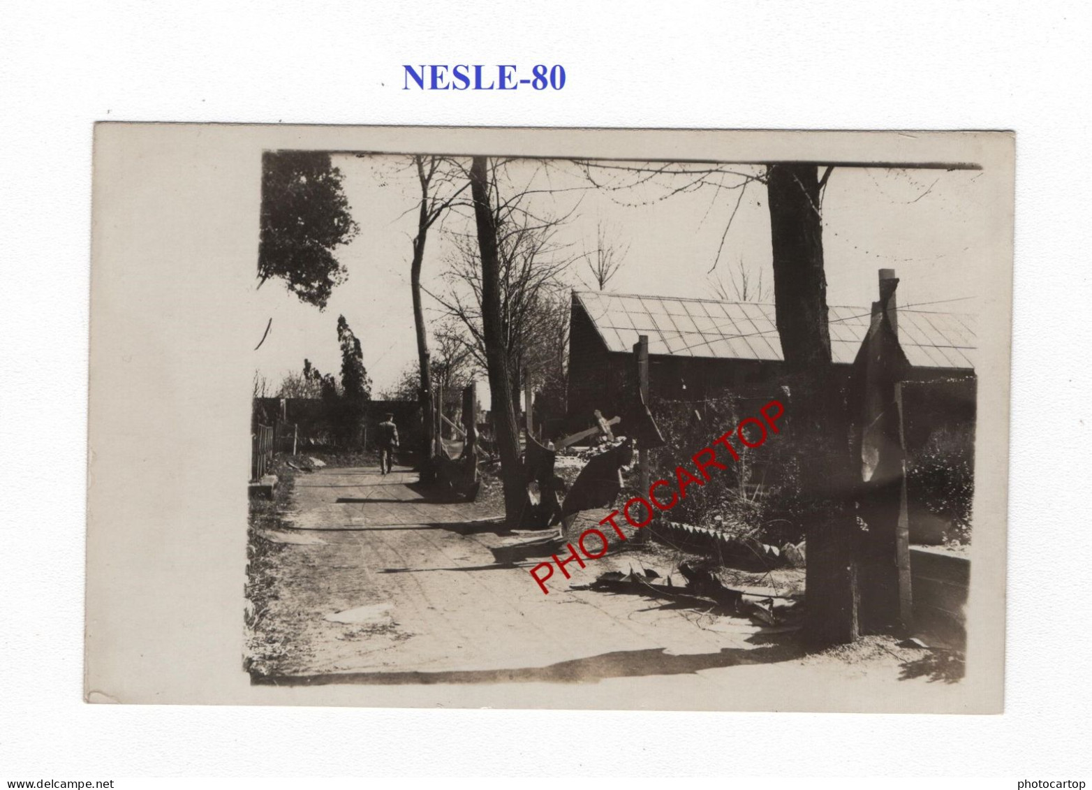 NESLE-80-Monument-Cimetiere-Tombes-CARTE PHOTO Allemande-GUERRE 14-18-1 WK-MILITARIA- - Soldatenfriedhöfen