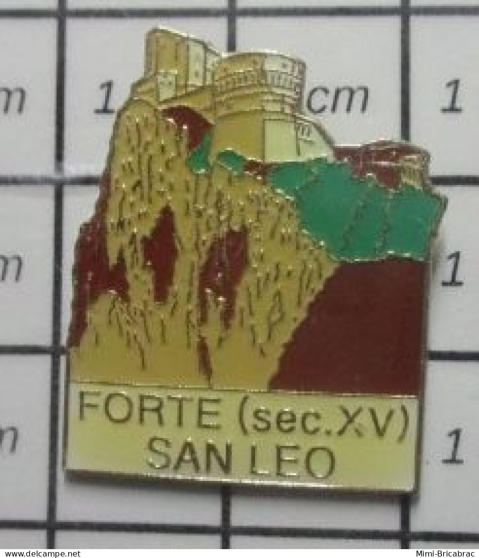 912B Pin's Pins / Beau Et Rare / VILLES / CHATEAU FORT FORTE SAN LEO SEC XV 15e SIECLE - Städte