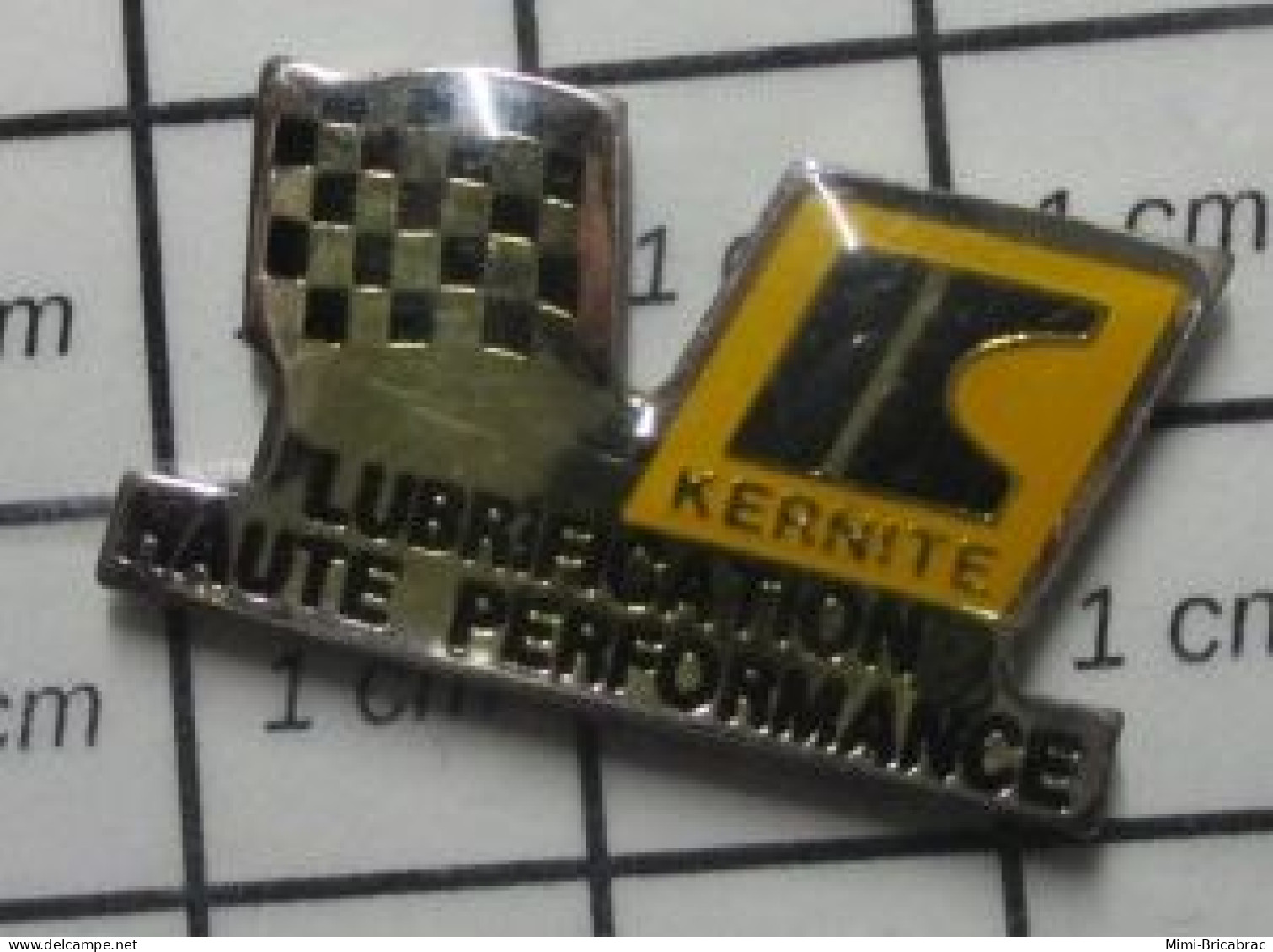 912B Pin's Pins / Beau Et Rare / CARBURANTS / HUILE KERNITE LUBRIFICATION HAUTE PERFORMANCE - Kraftstoffe