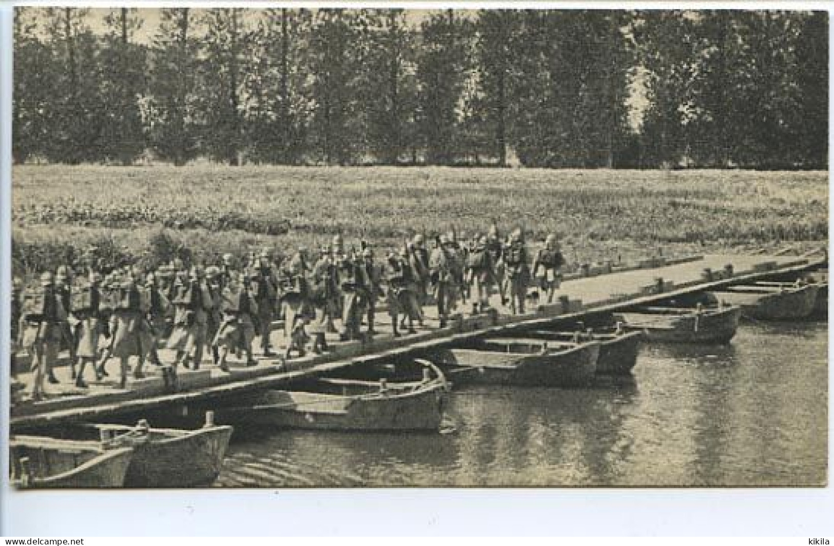 CPSM  8,2/8,6 X 13.8  L'armée Française Avant 1939  (24) Pont De Bâteaux - Personnages