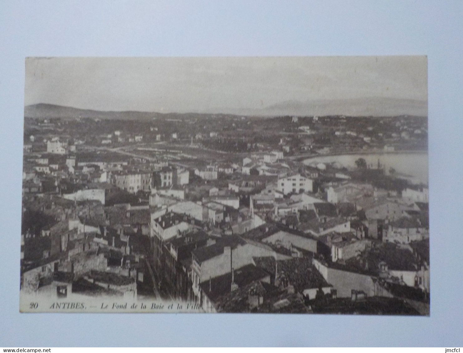 ANTIBES   Le Fond De La Baie Et La Ville - Autres & Non Classés