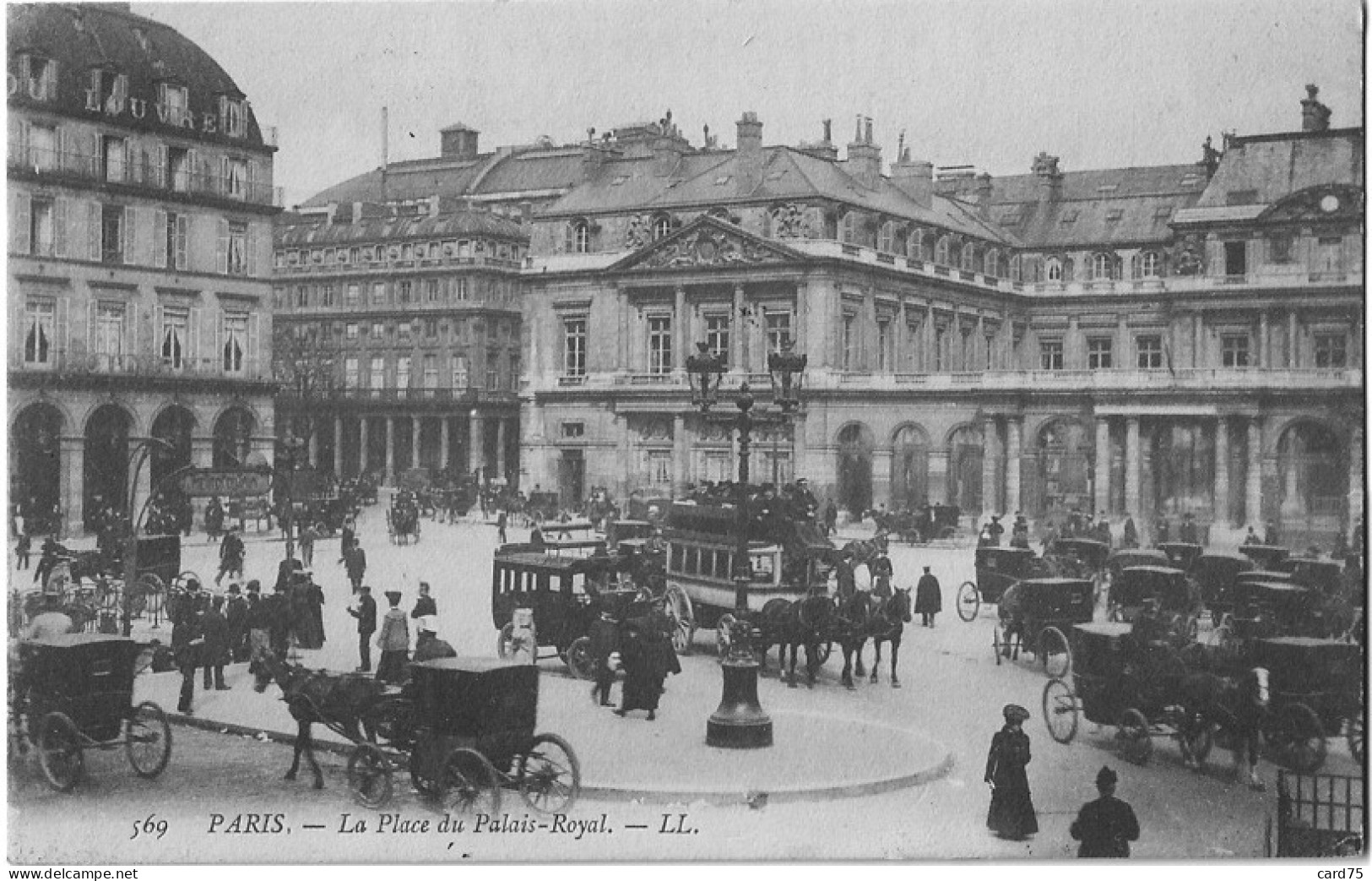 Paris - La Place Du Palais-Royal - Markten, Pleinen