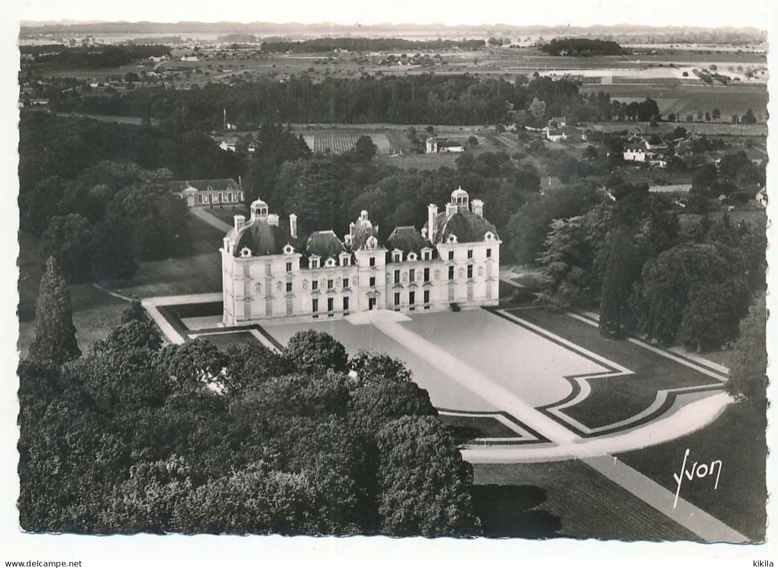 CPSM Dentelée 10.5 X 15 Loir Et Cher CHEVERNY En Avion Au Dessus Des Châteaux De La Loire - Cheverny