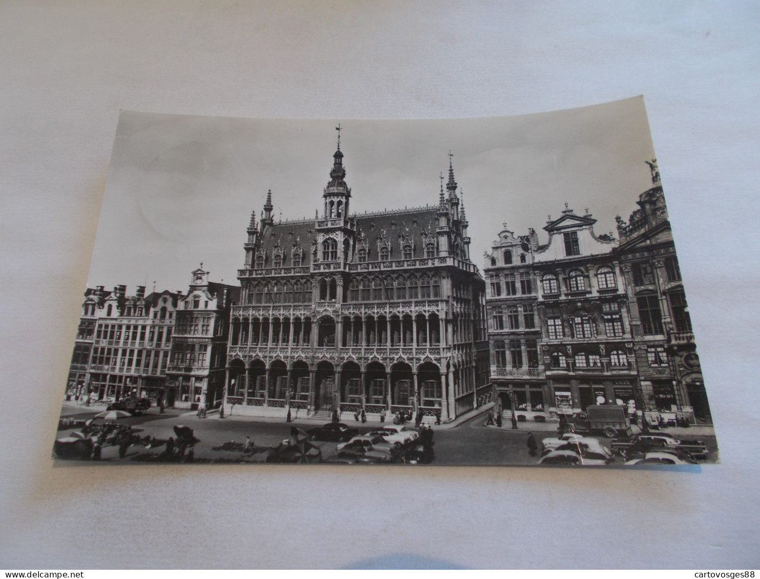 BRUXELLES  ( BELGIQUE )  GRAND PLACE  MAISON DU ROI  ANIMEES  VIEILLES AUTOS - Places, Squares